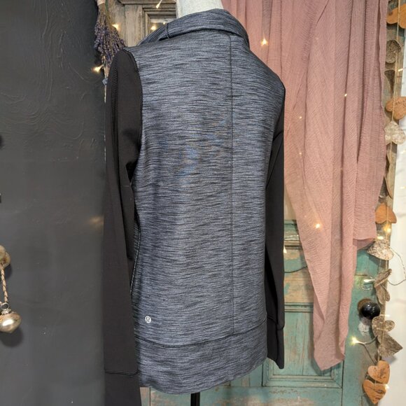 Size 8 Lululemon Daily Yoga Jacket in Coco Pique Black/Black - Picture 4 of 4